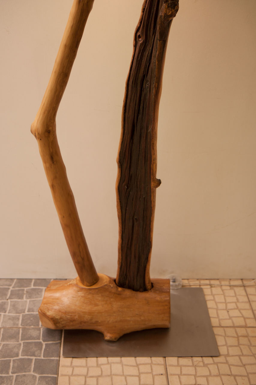 Cabide e Candeeiro de Pé em Madeira | findatur