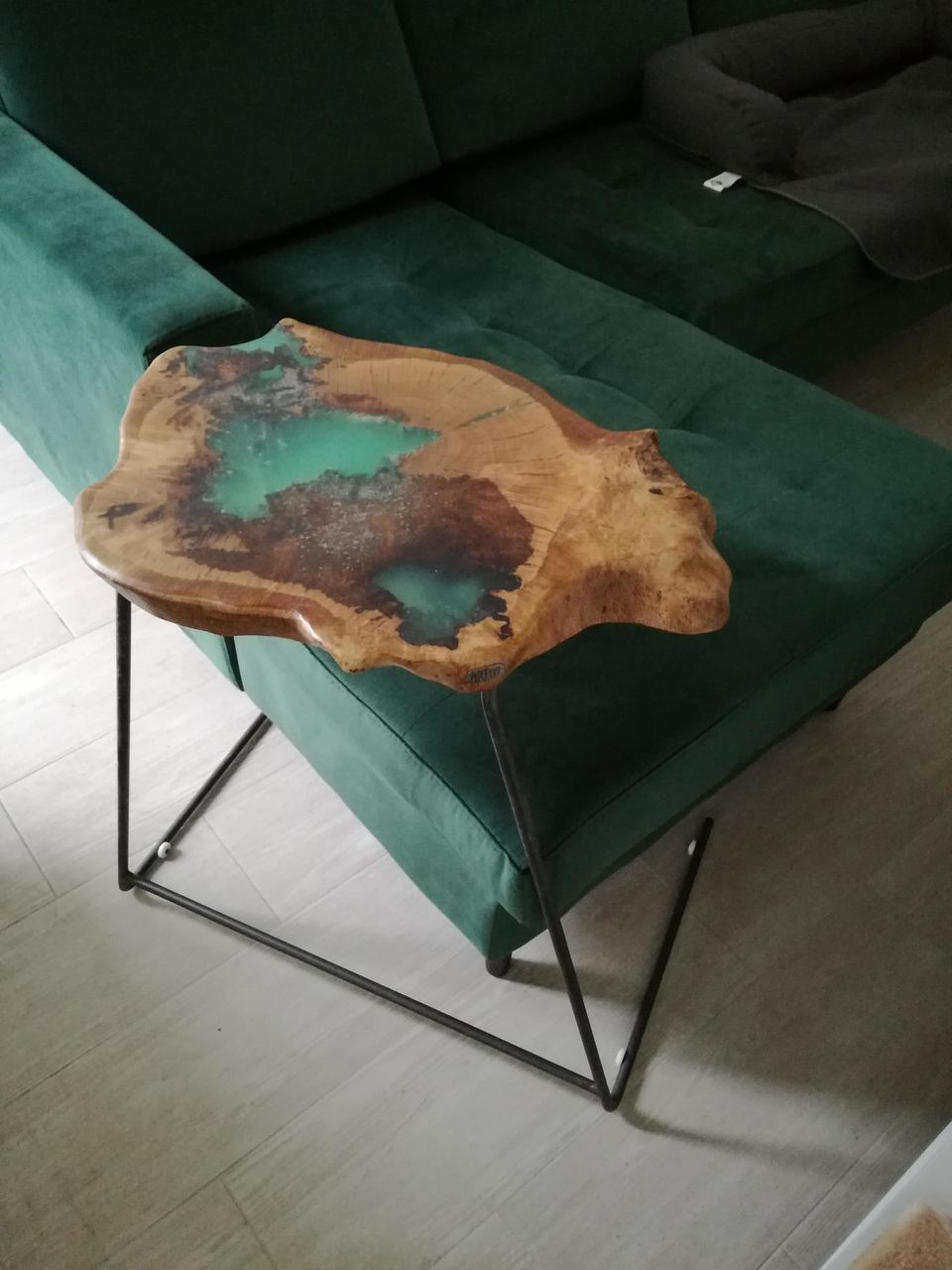  Side table in oak and resin