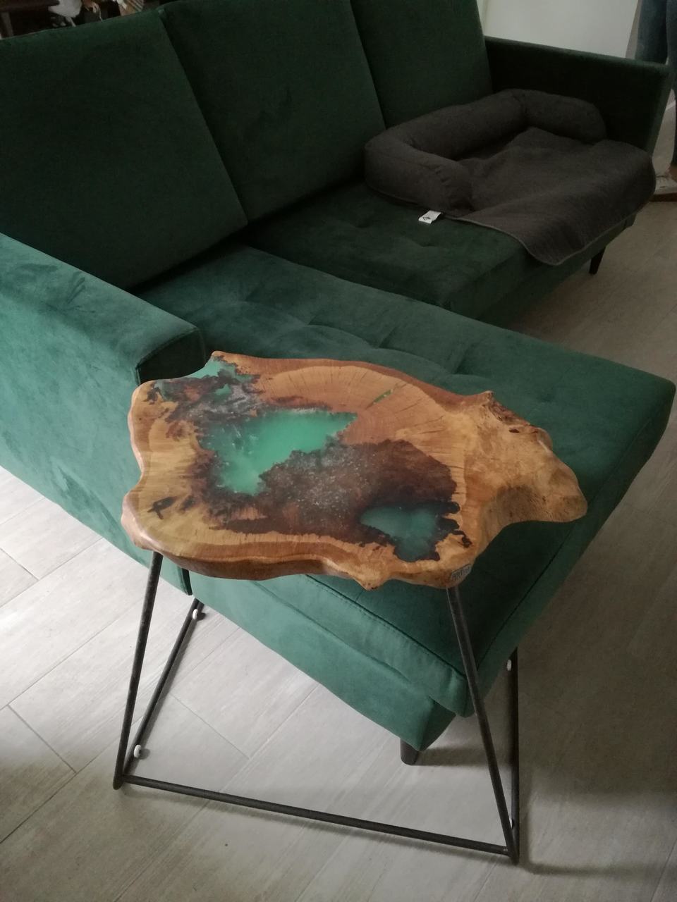  Side table in oak and resin